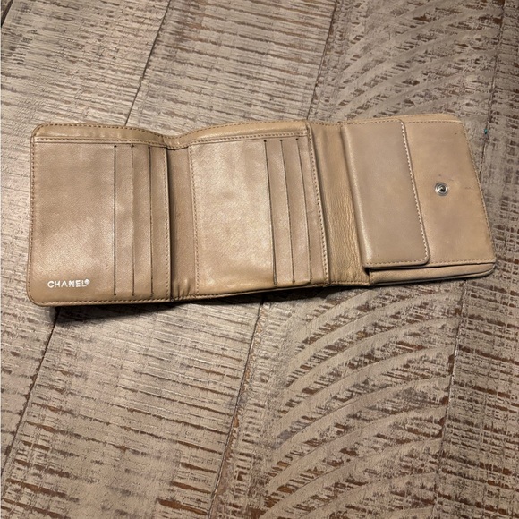 Chanel Travel Line cream wallet in EUC. Matches bag in closet! Sticker intact. - Picture 4 of 6